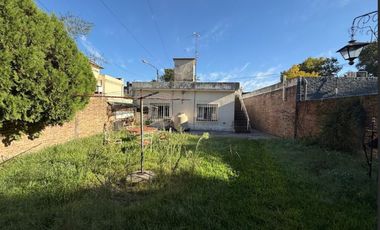 CASA CON LOCAL AL FRENTE EN ADROGUE Y GRAN TERRENO