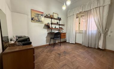 CASA CON LOCAL AL FRENTE EN ADROGUE Y GRAN TERRENO
