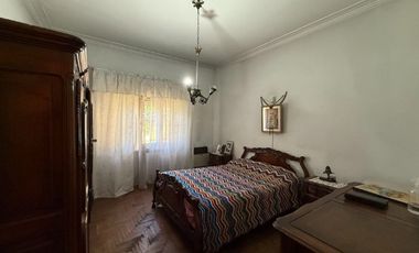 CASA CON LOCAL AL FRENTE EN ADROGUE Y GRAN TERRENO