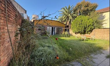 CASA CON LOCAL AL FRENTE EN ADROGUE Y GRAN TERRENO