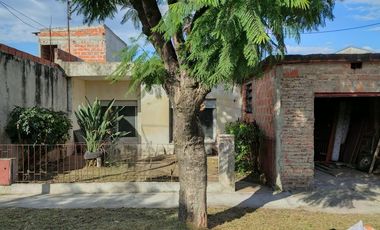 CASA 4 AMBIENTES EN VENTA EN SOURIGUES