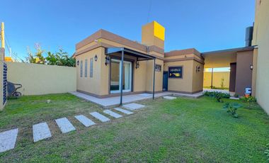CASA 1 DORMITORIO VENTA ALVEAR CON PATIO