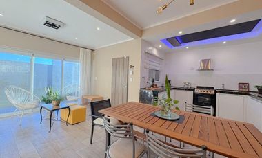 CASA 1 DORMITORIO VENTA ALVEAR CON PATIO