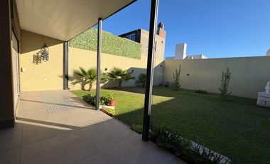 CASA 1 DORMITORIO VENTA ALVEAR CON PATIO