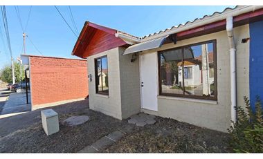 Venta casa remodelada Capilla Las Nieves III en Calle Larga