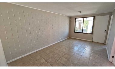Venta casa remodelada Capilla Las Nieves III en Calle Larga