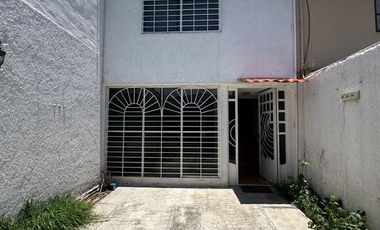 Casa en renta condominio sobre Ave. Tecnologico  con vigilancia en Metepec entre Tollocan y Las Torres