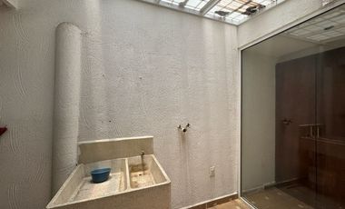 Casa en renta condominio sobre Ave. Tecnologico  con vigilancia en Metepec entre Tollocan y Las Torres