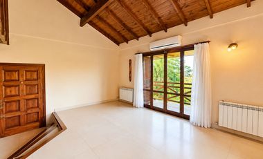 VENTA CASA 4 AMBIENTES SIERRA DE LOS PADRES