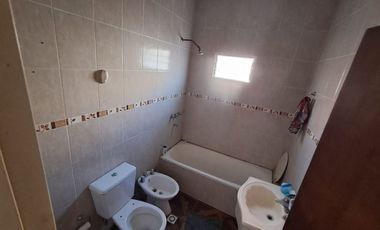 VENTA CASA 3 AMBIENTES CON PATIO Y GARAGE. EZEIZA