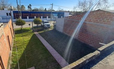 VENTA CASA 3 AMBIENTES CON PATIO Y GARAGE. EZEIZA