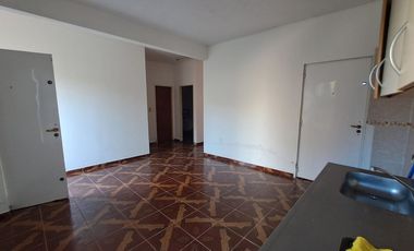 VENTA CASA 3 AMBIENTES CON PATIO Y GARAGE. EZEIZA