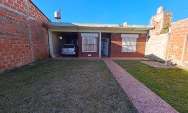VENTA CASA 3 AMBIENTES CON PATIO Y GARAGE. EZEIZA