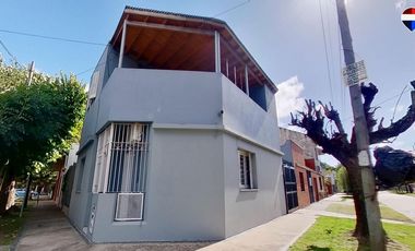 CASA EN VENTA QUILMES 6 AMBIENTES EN 2 PLANTAS