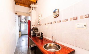 CASA DE 3 AMB - CON PATIO Y COCHERA/ BANFIELD