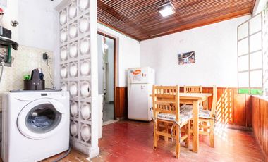 CASA DE 3 AMB - CON PATIO Y COCHERA/ BANFIELD