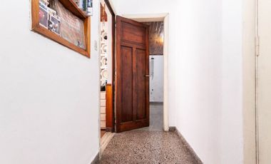 CASA DE 3 AMB - CON PATIO Y COCHERA/ BANFIELD