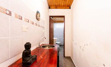 CASA DE 3 AMB - CON PATIO Y COCHERA/ BANFIELD
