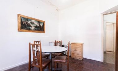CASA DE 3 AMB - CON PATIO Y COCHERA/ BANFIELD