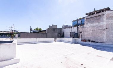 CASA DE 3 AMB - CON PATIO Y COCHERA/ BANFIELD