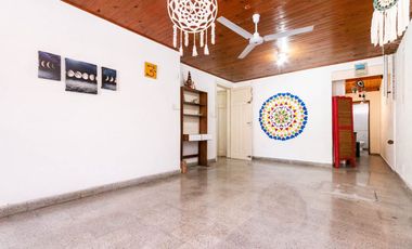 CASA DE 3 AMB - CON PATIO Y COCHERA/ BANFIELD