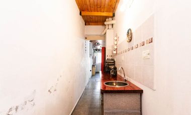 CASA DE 3 AMB - CON PATIO Y COCHERA/ BANFIELD