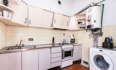 CASA DE 3 AMB - CON PATIO Y COCHERA/ BANFIELD