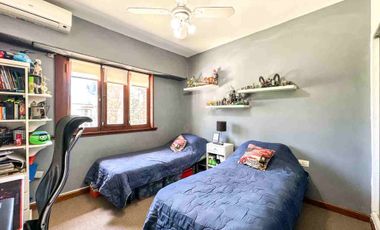venta casa en olivos 4 ambientes  OPORTUNIDAD