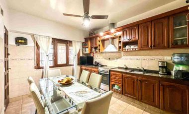 venta casa en olivos 4 ambientes  OPORTUNIDAD