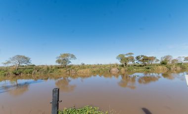 Casa con salida al río en Arroyo Leyes | Venta
