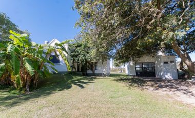 Casa con salida al río en Arroyo Leyes | Venta