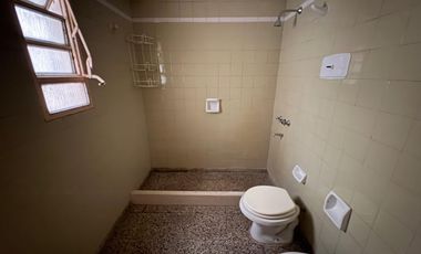 SE VENDE COMPLEJO DE DPTOS CON COCHERAS
