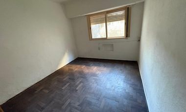 SE VENDE COMPLEJO DE DPTOS CON COCHERAS