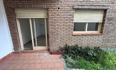 SE VENDE COMPLEJO DE DPTOS CON COCHERAS