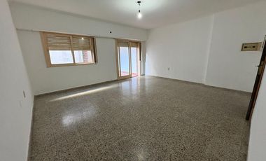 SE VENDE COMPLEJO DE DPTOS CON COCHERAS