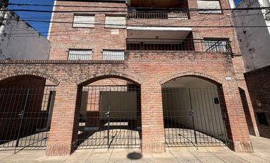SE VENDE COMPLEJO DE DPTOS CON COCHERAS