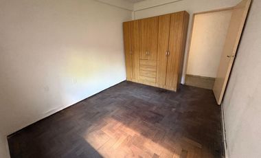 SE VENDE COMPLEJO DE DPTOS CON COCHERAS
