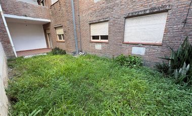 SE VENDE COMPLEJO DE DPTOS CON COCHERAS
