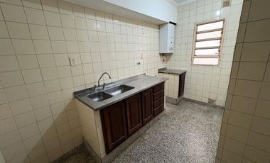 SE VENDE COMPLEJO DE DPTOS CON COCHERAS