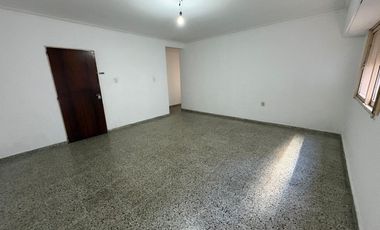 SE VENDE COMPLEJO DE DPTOS CON COCHERAS