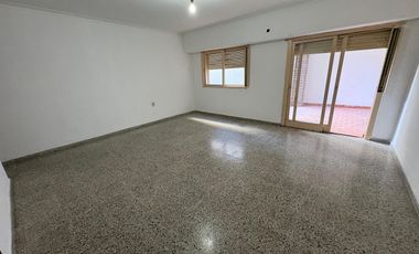 SE VENDE COMPLEJO DE DPTOS CON COCHERAS