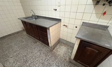 SE VENDE COMPLEJO DE DPTOS CON COCHERAS
