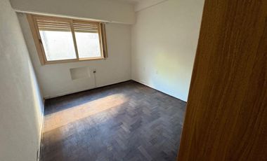 SE VENDE COMPLEJO DE DPTOS CON COCHERAS
