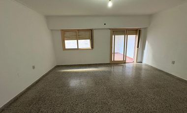 SE VENDE COMPLEJO DE DPTOS CON COCHERAS