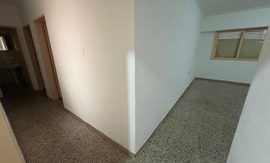 SE VENDE COMPLEJO DE DPTOS CON COCHERAS