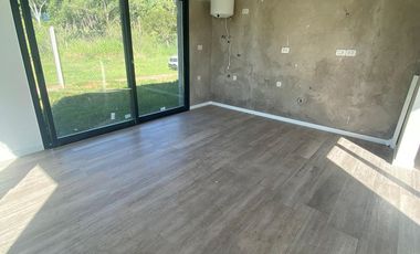 VENTA CASA EN BARRIO PORTAL DEL LEYES/CONSTRUCCION