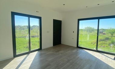 VENTA CASA EN BARRIO PORTAL DEL LEYES/CONSTRUCCION