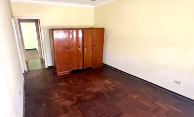 VENTA CASA 3 AMBIENTES CON JARDIN QUILMES