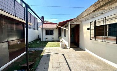 VENTA CASA 3 AMBIENTES CON JARDIN QUILMES
