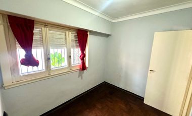 VENTA CASA 3 AMBIENTES CON JARDIN QUILMES